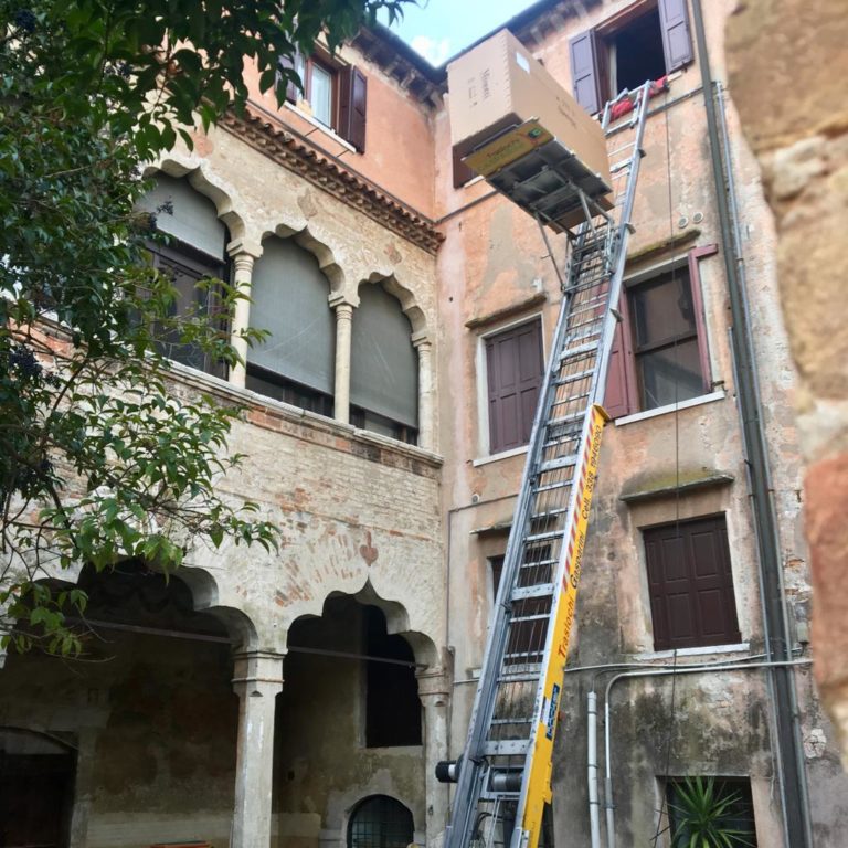 Scopri di più sull'articolo Servizio elevatore per oggetti di grandi dimensioni a Treviso (TV)